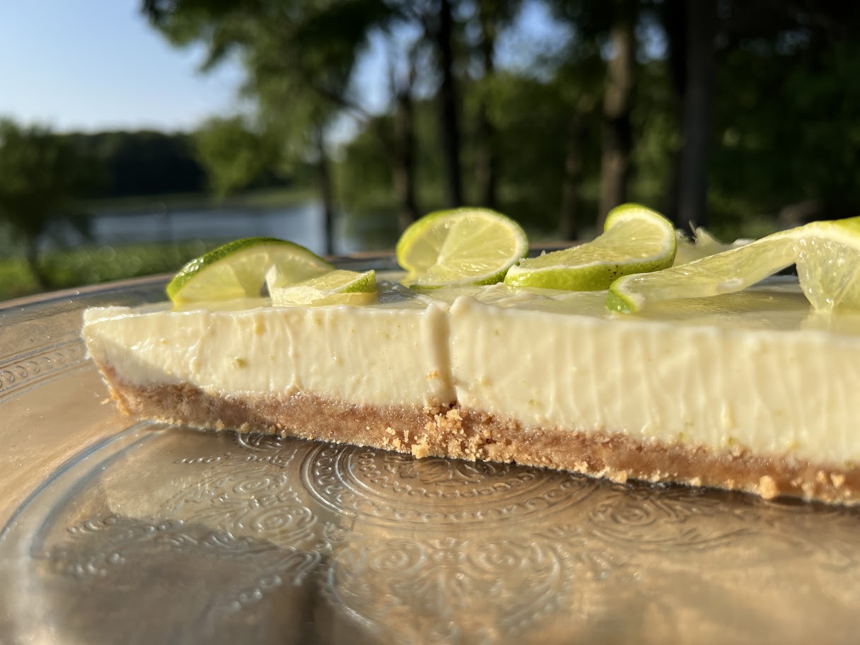 Delicious Key lime Pie with a quick & easy Stroopwafel Pie Crust